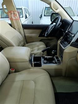 تۆیۆتا لاند کروزەر